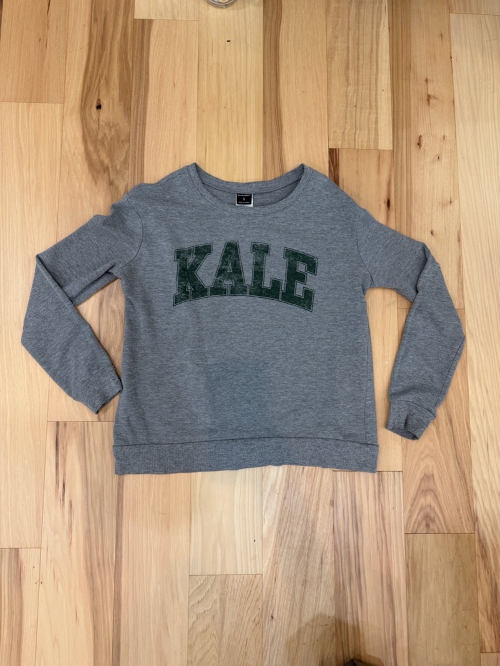 "KALE" sz s Grey crewneck sweatshirt #loungewear #cozy